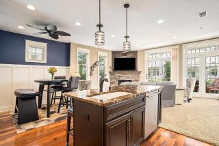 Lake Front Condo W Pool Access Walk to Saugatuck - Saugatuck - 3