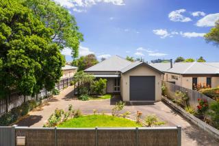 Maori in Rye walk to the beach and shops in minutes - 7