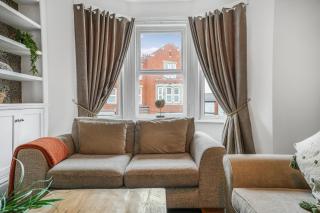 Central - Free Parking - 4-Bed Apartment - Northampton - 8