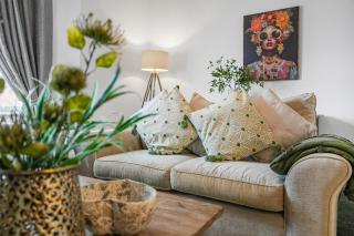 4-Bed - Central - Free Parking - Garden - Northampton - 1