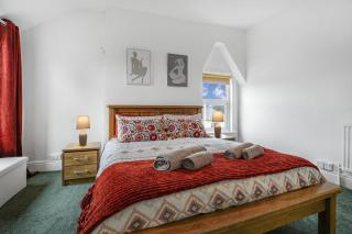 Central - Free Parking - 4-Bed Apartment - Northampton - 5