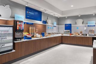 Holiday Inn Express Montreal Airport - St-Laurent by IHG - 6
