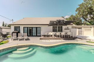 Fun 4Bd Poolside House with Games Sleeps 10 - Fort Lauderdale - 0
