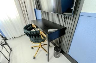Fun 4Bd Poolside House with Games Sleeps 10 - Fort Lauderdale - 6