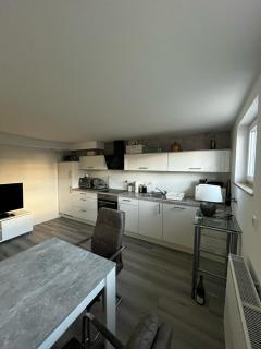 Frisch Renovierte Souterrain Wohnung - Rodenbach - 1