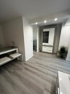 Frisch Renovierte Souterrain Wohnung - Rodenbach - 2