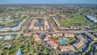 Second Floor Condo in Sunrise of the Naples With Wonderful Community Pool View - Naples - 9