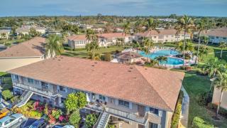 Second Floor Condo in Sunrise of the Naples With Wonderful Community Pool View - Naples - 8