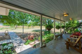 Fischer Farmhouse - Fredericksburg - 3