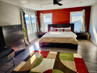 The Blue Door Oasis - Spacious with Open Concept - 7