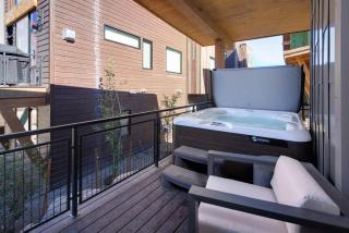 The Champagne Chalet - Luxurious Family Mountain Escape - 2