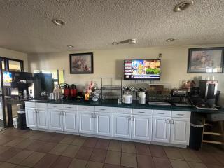 Econo Lodge Inn & Suites Southeast - 7