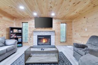 Relax in Blakeslee - Spacious 5BR Home with BBQ - 6