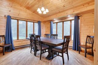 Relax in Blakeslee - Spacious 5BR Home with BBQ - 2
