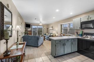 The Cove 8-4 By SDC, Big Deck, Pool, Hot Tub, Lake View, No Stairs - Branson - 4