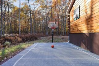 Modern 6BR Cabin- Hot Tub Theater Basketball - 8