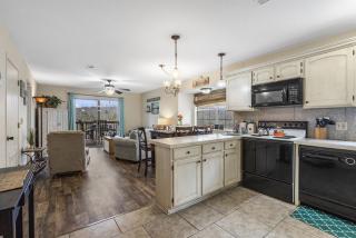 The Cove 9-4 By SDC, Big Deck, Pool, Hot Tub, Lake View, No Stairs - Branson - 3
