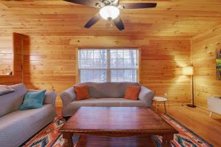 Cozy Freeland Retreat- Firepit Pool Table Hot Tub - White Haven - 6