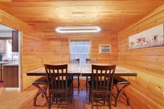 Cozy Freeland Retreat- Firepit Pool Table Hot Tub - 4