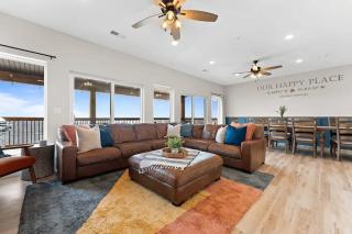 Modern Retreat wHot Tub Arcade & Stunning Views - Branson - 9