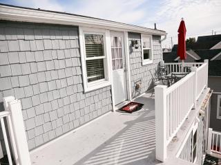 Nicely Remodeled Top Floor Unit On The Bayside In Ship Bottom, Large 1 Bedroom With Amenities That Include 3 A,c, Units,, - 0