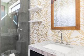 2 Homes Pools Kitchens Paris Cuba Design - Miami - 7