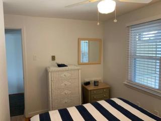 Wi-Fi, Decks, Outdoor Shower, Beach Badges, Private Yard, - Brighton Beach - 1