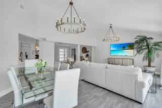 Luxury Home With Great Community Amenities - Naples - 1