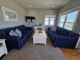 Ocean Front, Ocean Views, Roof Top Deck, Beach Badges, Wifi, Tastefully Decorated Brant Beach Ocean Front 2Nd Floor Duplex With Views Up And Down The, - Brant Beach - 9