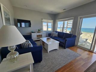 Ocean Front, Ocean Views, Roof Top Deck, Beach Badges, Wifi, Tastefully Decorated Brant Beach Ocean Front 2Nd Floor Duplex With Views Up And Down The, - Brant Beach - 8