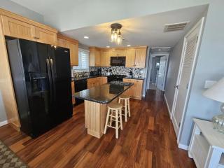 Ocean Front, Ocean Views, Roof Top Deck, Beach Badges, Wifi, Tastefully Decorated Brant Beach Ocean Front 2Nd Floor Duplex With Views Up And Down The, - Brant Beach - 5