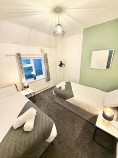 2 Bedroom Apartment in Watford - Watford - 5