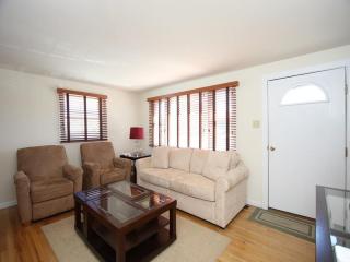 Bay Side Cape In Desirable Surf City Lbi - 4 Bedroom 2 Bath With Private Yard - Surf City - 1