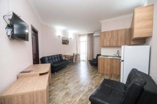 Batumi Apartment Chic City Getaway - by Wehost - Batumi - 4