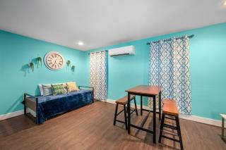 Chic Comfort Near Houston Hotspots - 8