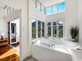 Beachside Apartment 14 - Nelly Bay - 3
