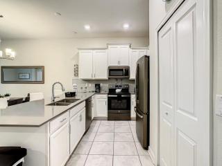 Luxury Home 20 mins from Disney with Free Waterpark Pool Lazy River and Golf Course - 8