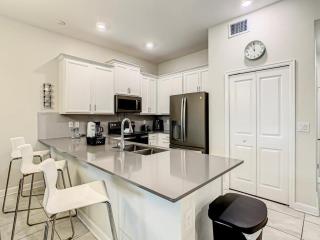 Luxury Home 20 mins from Disney with Free Waterpark Pool Lazy River and Golf Course - 7