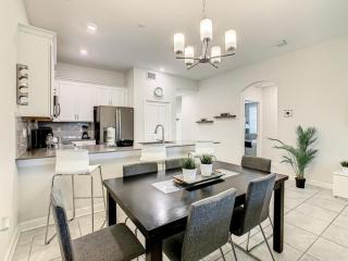 Luxury Home 20 mins from Disney with Free Waterpark Pool Lazy River and Golf Course - 2