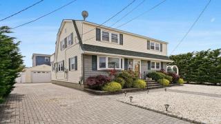 Wi-Fi, Yes To Pets, Patio, Private Yard, Beach Chairs,balcony, Beach Badges, Outside Shower, Decks,,large 5 Bedroom 2 Bath Bayside Cape, - 0