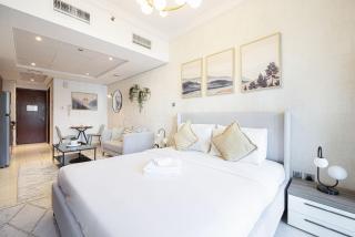 Lake View Studio near Marina with Pool, Balcony and Gym - 9