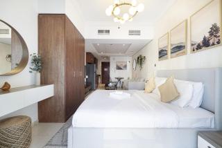 Lake View Studio near Marina with Pool, Balcony and Gym - 8