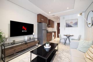 Lake View Studio near Marina with Pool, Balcony and Gym - 6