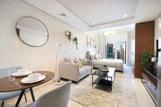 Lake View Studio near Marina with Pool, Balcony and Gym - 5