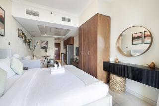 Lake View Studio near Marina with Pool, Sauna and Gym - 6