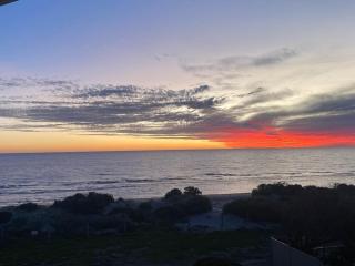 Seascape - 2 Bed Ocean View with BBQ - Port Adelaide - 2