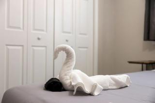 Lux Modern Getaway ATT Stadium Views King Bed - 5