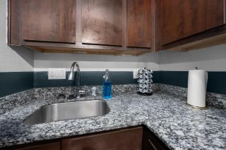 Quirky 1BR Near NRG Stadium & Medical Center - 6