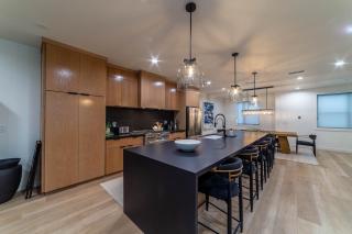 Spectacular New 4BR Townhome: Garage, Jacuzzi, BBQ - Mammoth Lakes - 0