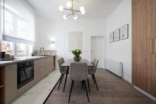 Elegant & Bright 2BR Condos - Steps from Old Town - 4